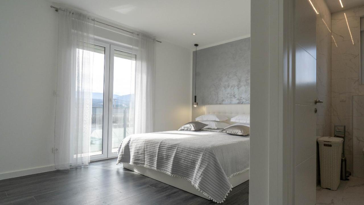 Villa Lukrecia, Luxury Villa In Imotski-Makarska Donji Prolozac Exterior photo
